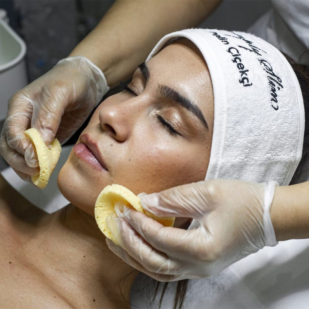 Güzellik Uzmanlığı Eğitiminde İleri Düzey Teknikler: Mükemmelliğe Ulaşmak İçin Yenilikçi Yaklaşımlar